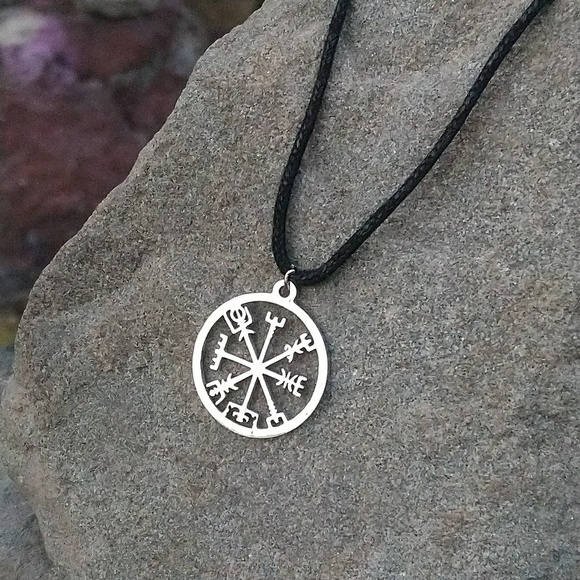 SICKHEADZ APPAREL Other - Norse compass necklace